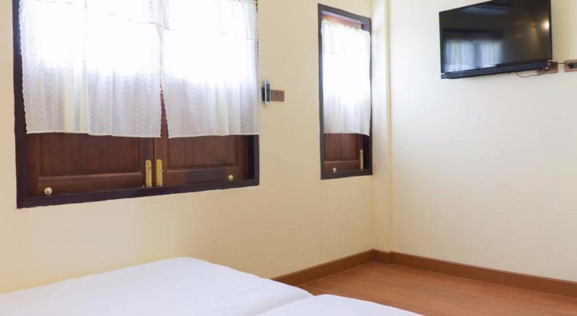 Manon Sleepeatdrink Acomodação com café da manhã Chiang Mai Exterior foto