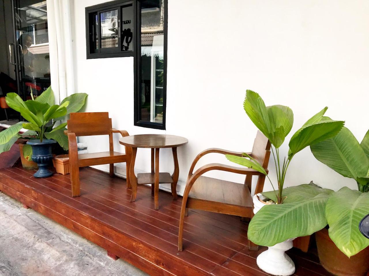 Manon Sleepeatdrink Acomodação com café da manhã Chiang Mai Exterior foto