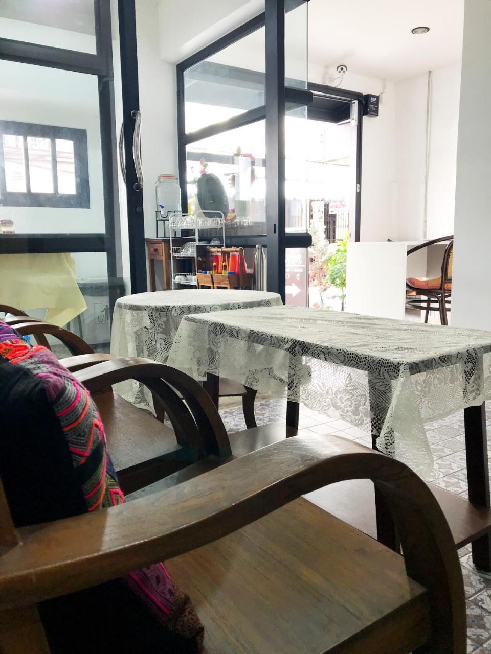 Manon Sleepeatdrink Acomodação com café da manhã Chiang Mai Exterior foto