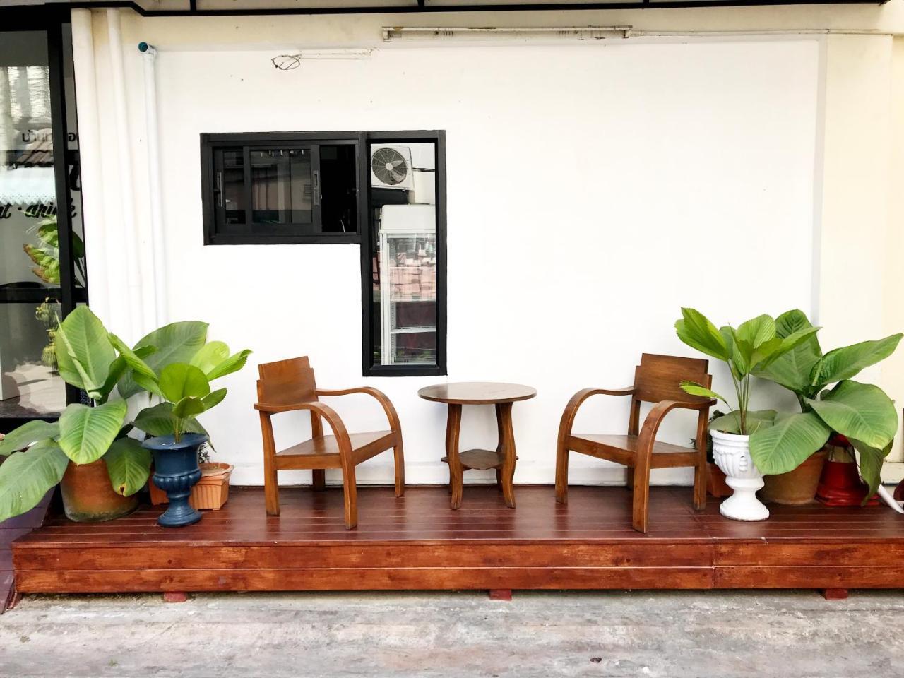 Manon Sleepeatdrink Acomodação com café da manhã Chiang Mai Exterior foto